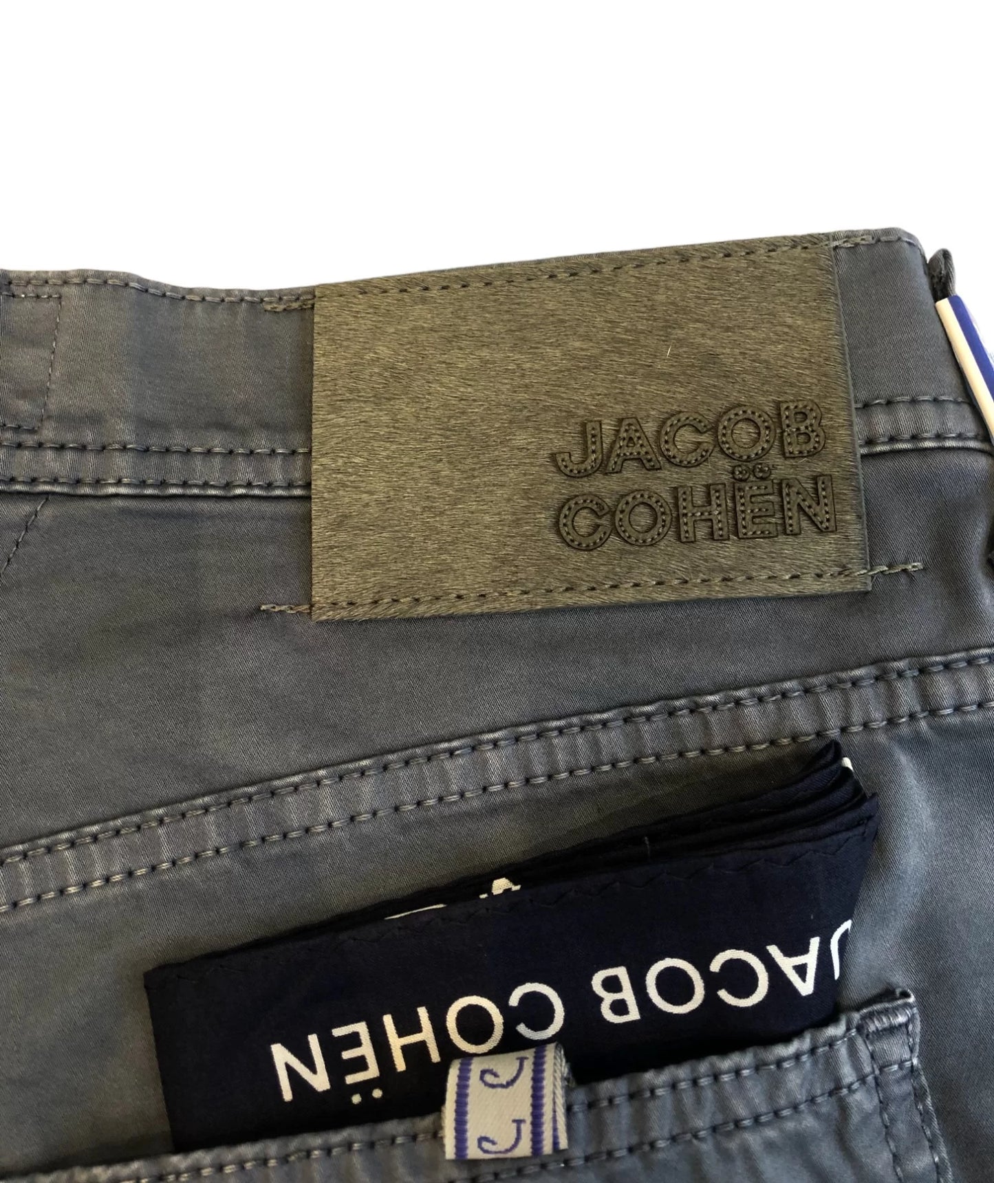 Jacob Cohën Men's Nicolas Shorts in Lead Grey - Close Up Patch